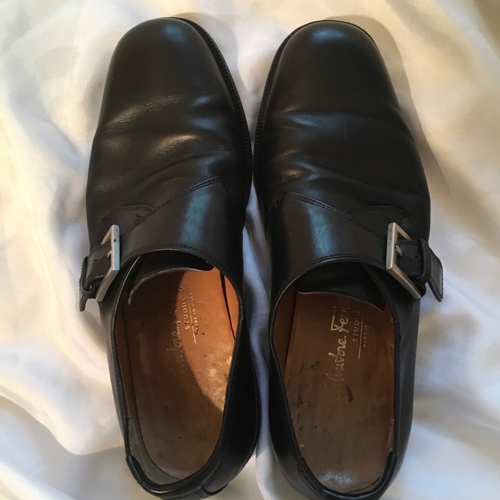 Salvador Ferragamo leather black shoes with buckle